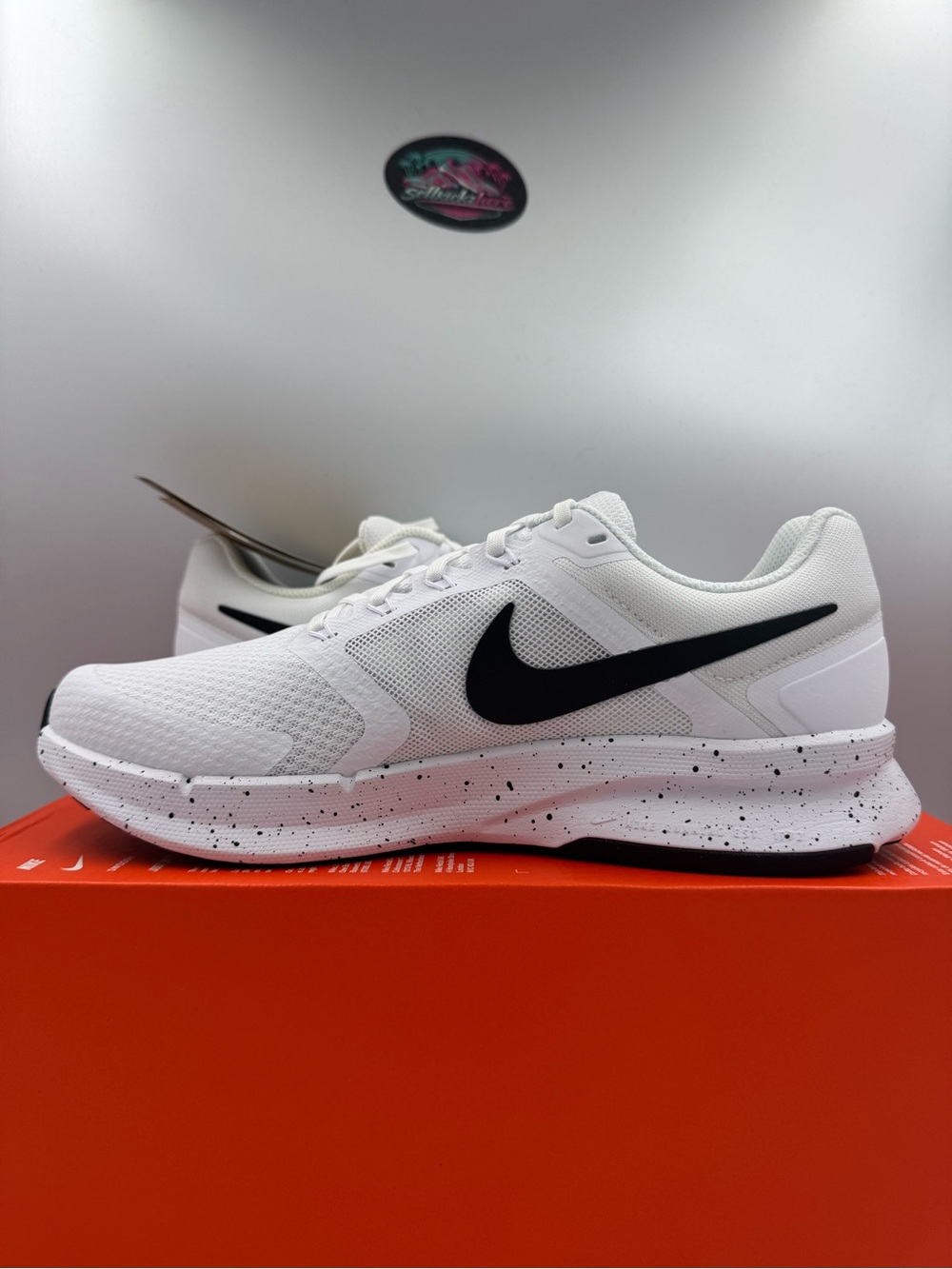 Nike Run Swift 3 SE White Black BRAND NEW Size 10 Women - Picture 6 of 8